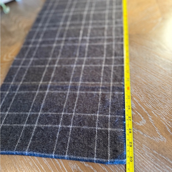 Geoffrey Beene Gray Cashme’ Scarf - Picture 4 of 4